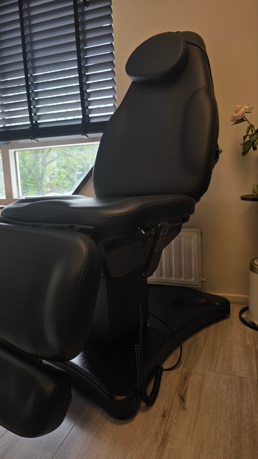 Elektrisch bedienbaar behandelstoel - zwart, Ophalen, Zo goed als nieuw, Massagetafel