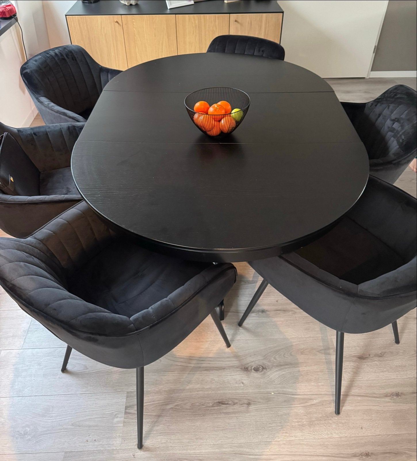 IKEA Uitschuifbare Tafel Zwart - Zo goed als nieuw, Huis en Inrichting, Ophalen, 100 tot 150 cm, Zo goed als nieuw, Vijf personen of meer