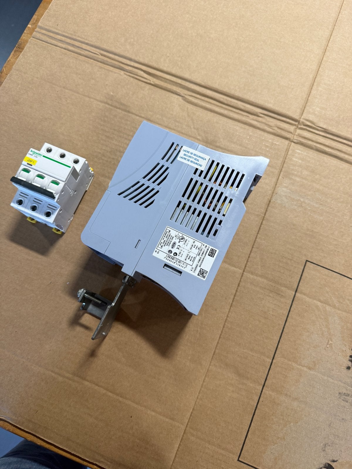 WEG CFW500 Frequentieomvormer met io module en beveiliging, Hobby en Vrije tijd, Ophalen of Verzenden, Gebruikt