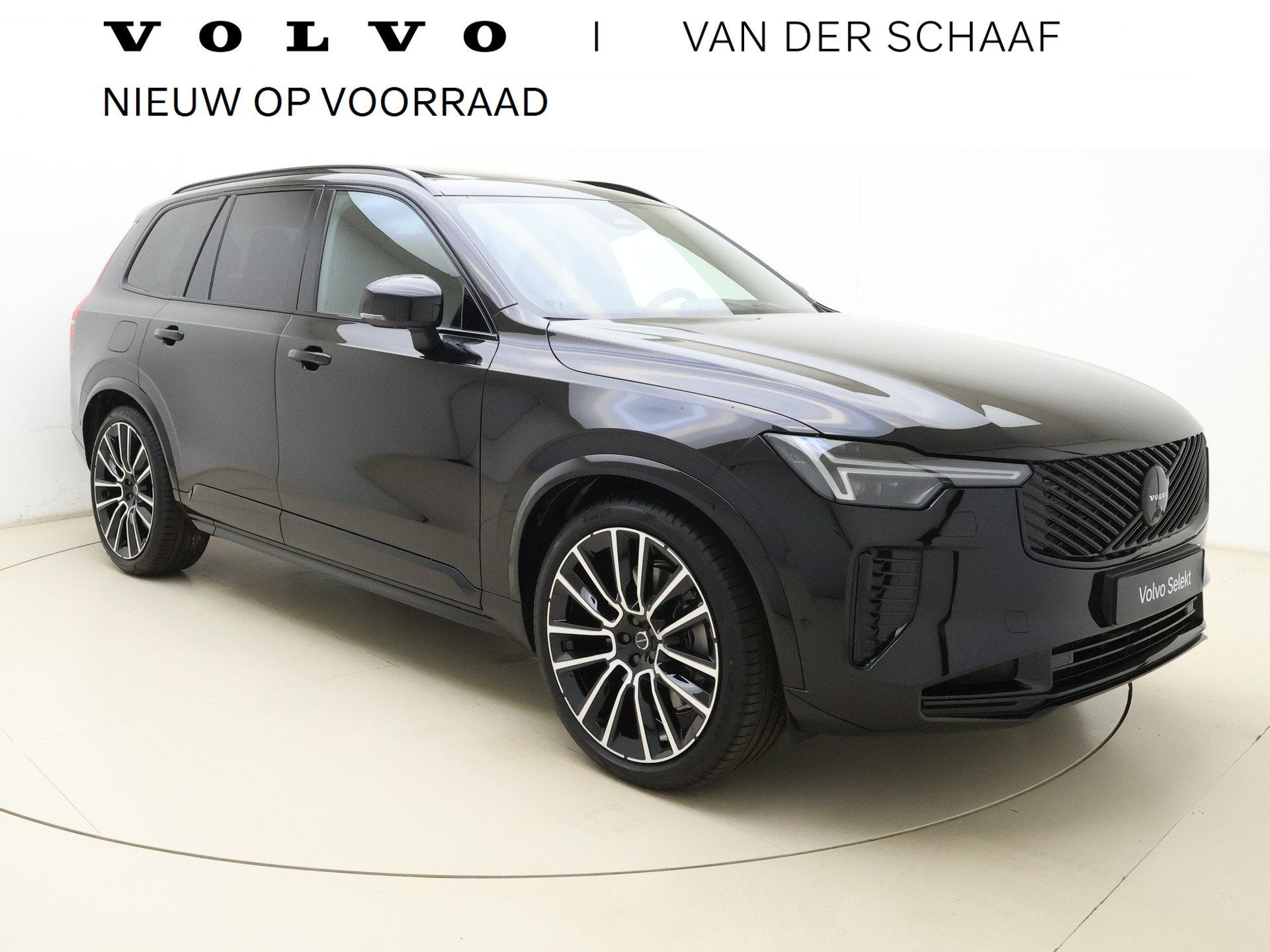 Volvo XC90 T8 AWD Ultra Black Edition Executive NIEUW / DIRE, Auto's, Volvo, 4 cilinders, 1969 cc, 7 stoelen, Zwart