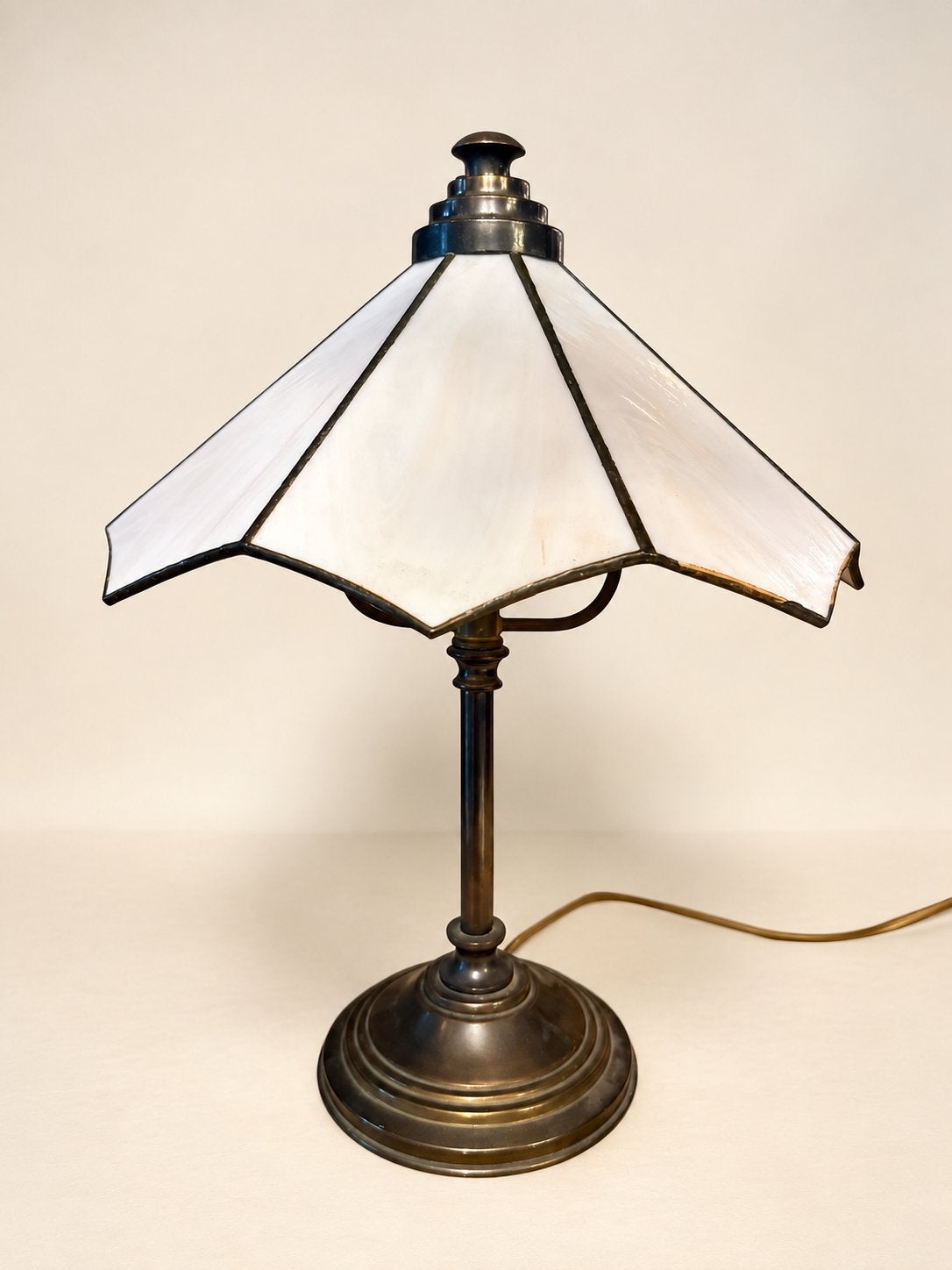 Vintage tafellamp met witte glas-in-lood kap – 33 cm hoog, Huis en Inrichting, Art deco, 33 cm, Ophalen of Verzenden, Glas