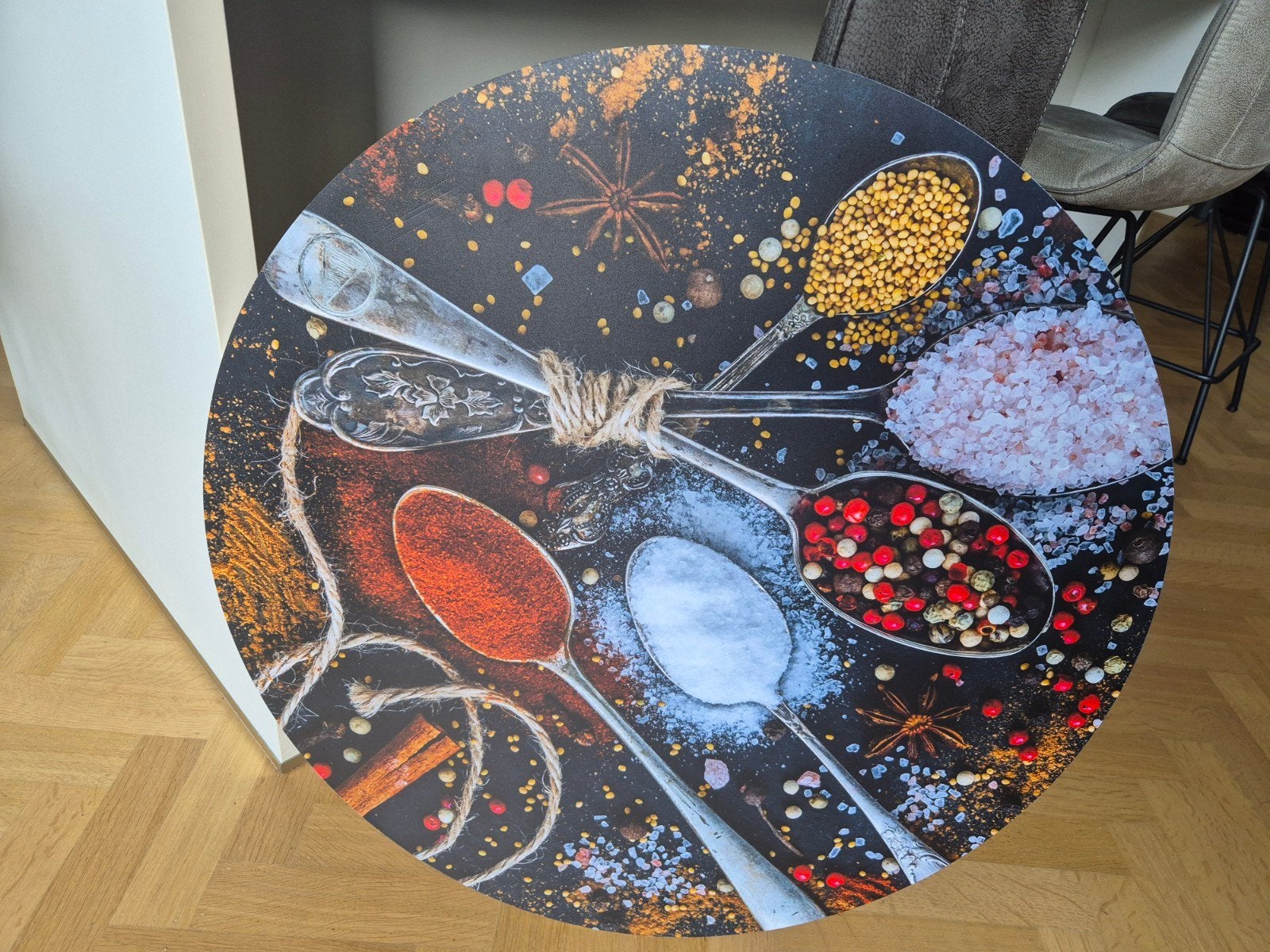 Wandcirkel met kruiden en specerijen design/ Label2x, Huis en Inrichting, Keuken | Keukenbenodigdheden, Ophalen, Zo goed als nieuw