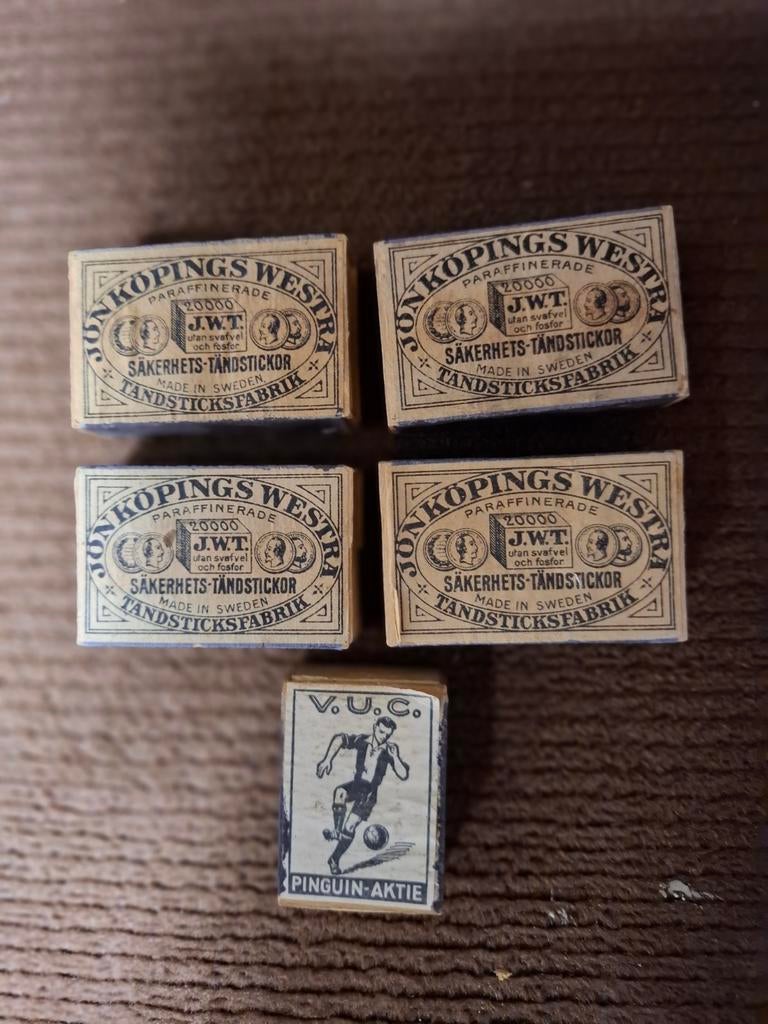 5 luciferdoosjes: 4 Zweedse en 1 V.U.C. voetbal, Ophalen of Verzenden