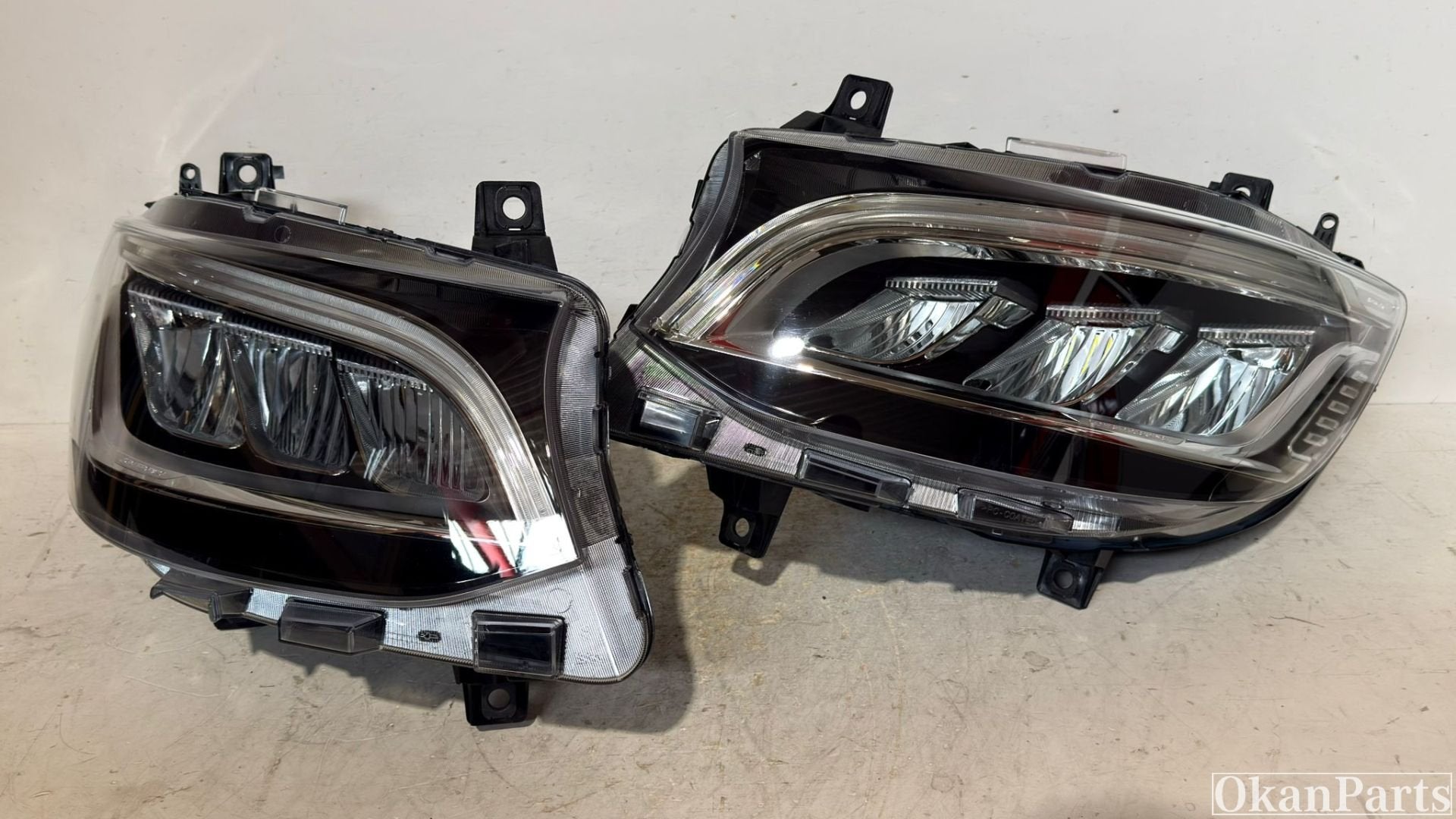 Mercedes-Benz Sprinter W907 W910 LED Koplamp Links Rechts