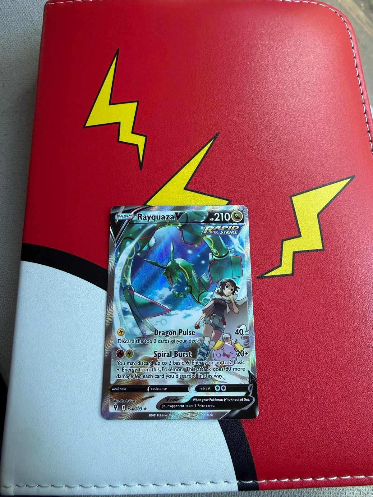 Rayquaza V (Full Art) 194/203 Evolving Skies, Hobby en Vrije tijd, Ophalen of Verzenden, Zo goed als nieuw, Losse kaart