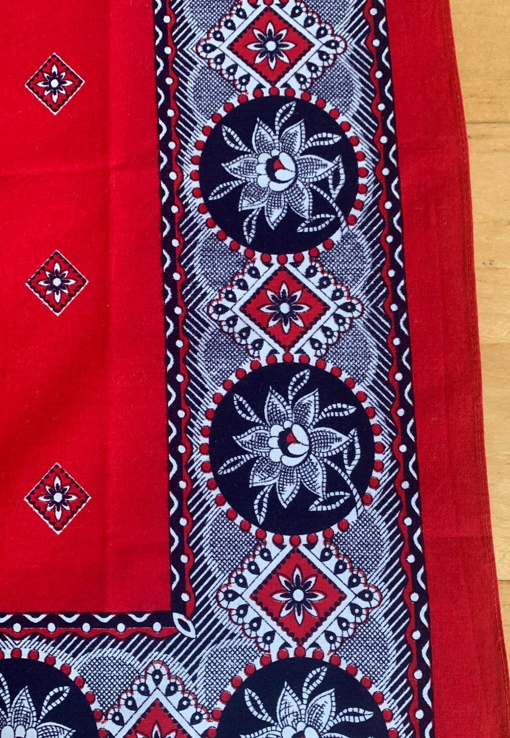 Vintage (jaren ‘70) boerenzakdoek bandana sjaaltje- 60 x 63, Ophalen of Verzenden, Gedragen, Sjaal