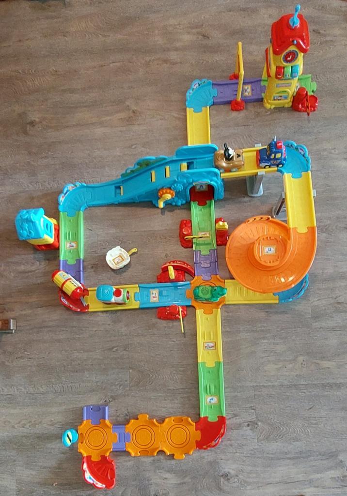 V tech station baan en auto's toet toet, Kinderen en Baby's, Speelgoed | Vtech, Ophalen of Verzenden, Zo goed als nieuw, 2 tot 4 jaar