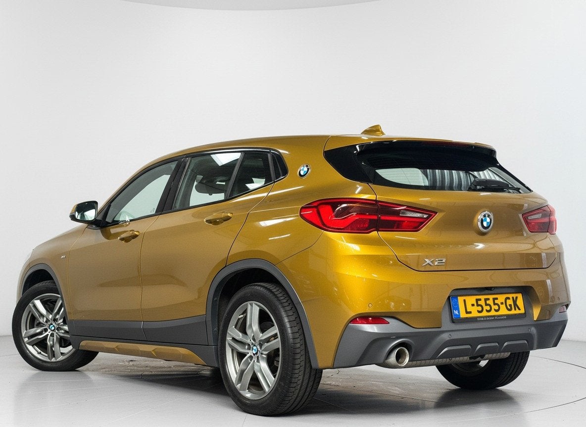BMW X2 SDrive18i - H&K - Pano - Stoelverwarming - Cruise, Gebruikt, Euro 6, Verwarmde buitenspiegels, 3 cilinders