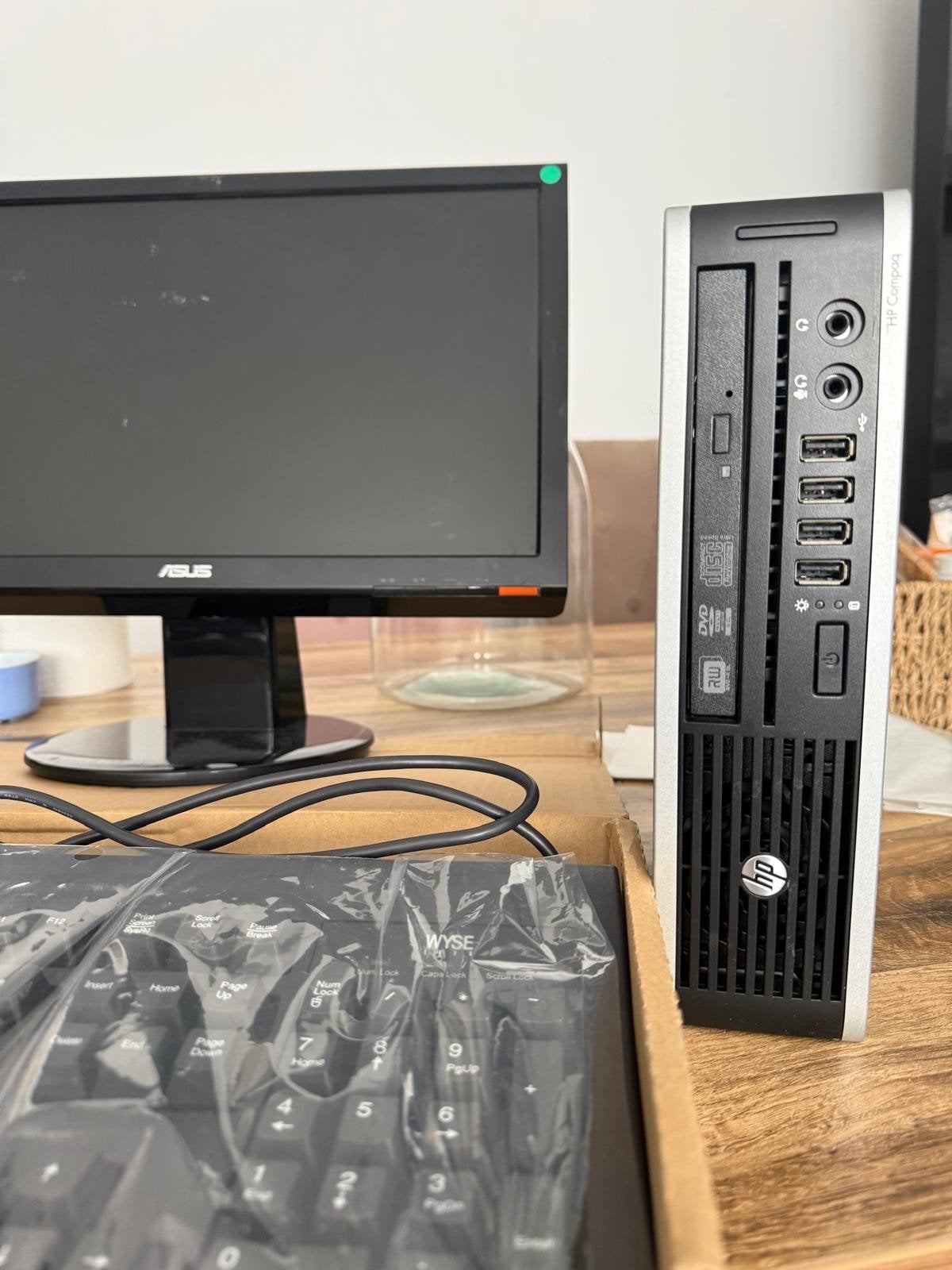 HP Compaq Desktop PC met ASUS Monitor en Toetsenbord, 19-22 inch, Kantelbaar, ASUS, Ophalen of Verzenden