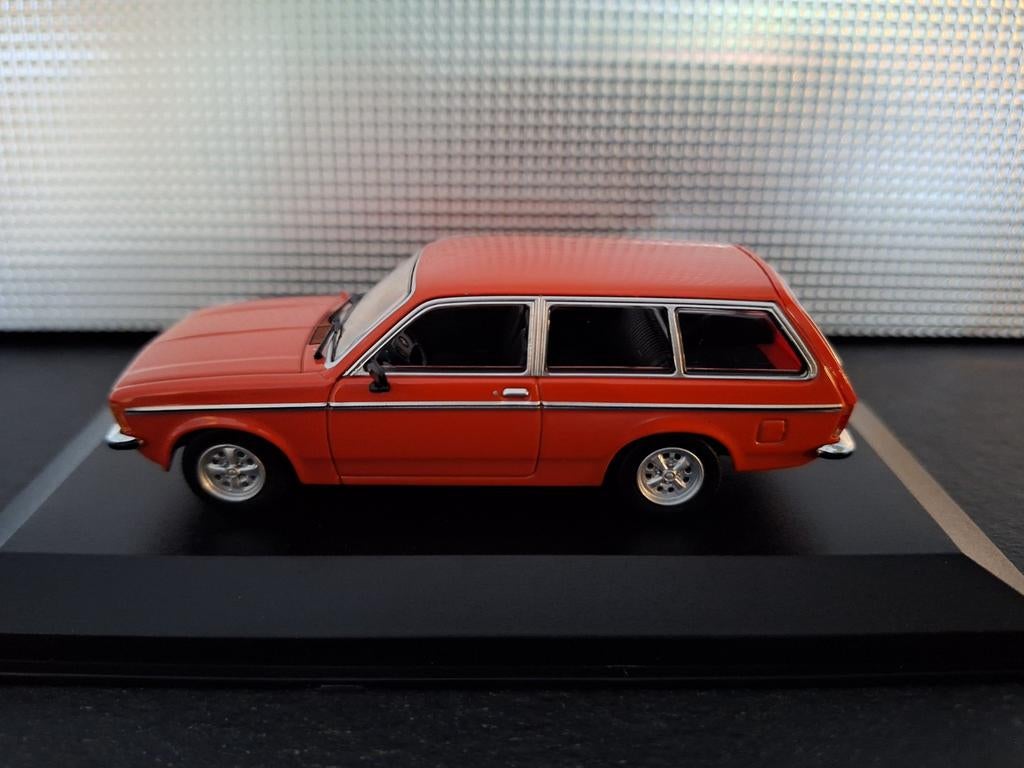 Opel Kadett C Caravan 1978 Schaal 1:43, Nieuw, Ophalen of Verzenden, Maxichamps, Maxichamps