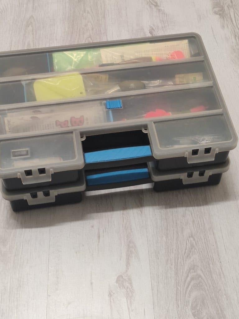 2 Tackle boxen met hoofdzakelijk nieuwe visspullen ...., Ophalen of Verzenden, Zo goed als nieuw, Overige typen