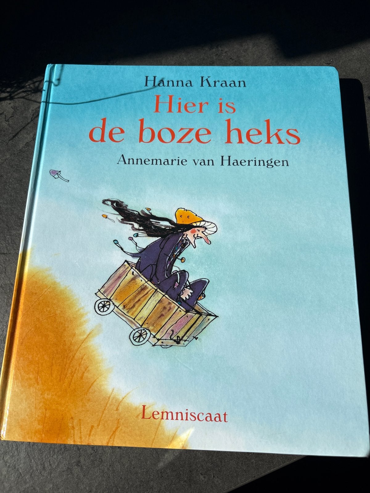Hier is de boze heks - Hanna Kraan, Ophalen of Verzenden, Zo goed als nieuw, Sprookjes