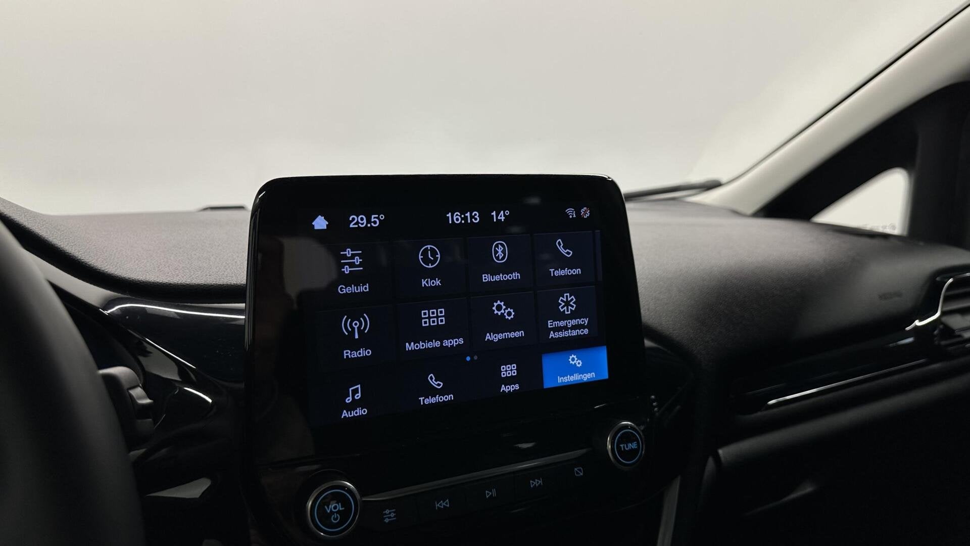 Foto 35 van Ford Fiesta 1.0 EcoBoost Hybrid Titanium NAVI CRUISE CARPLAY