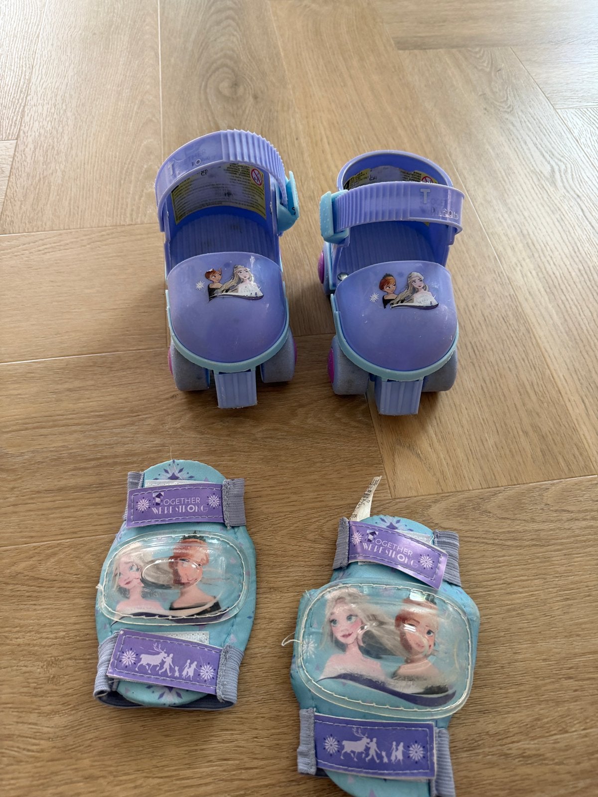 Frozen rolschaatsen met beschermset, Ophalen of Verzenden, Verstelbaar, Gebruikt, Kinderen