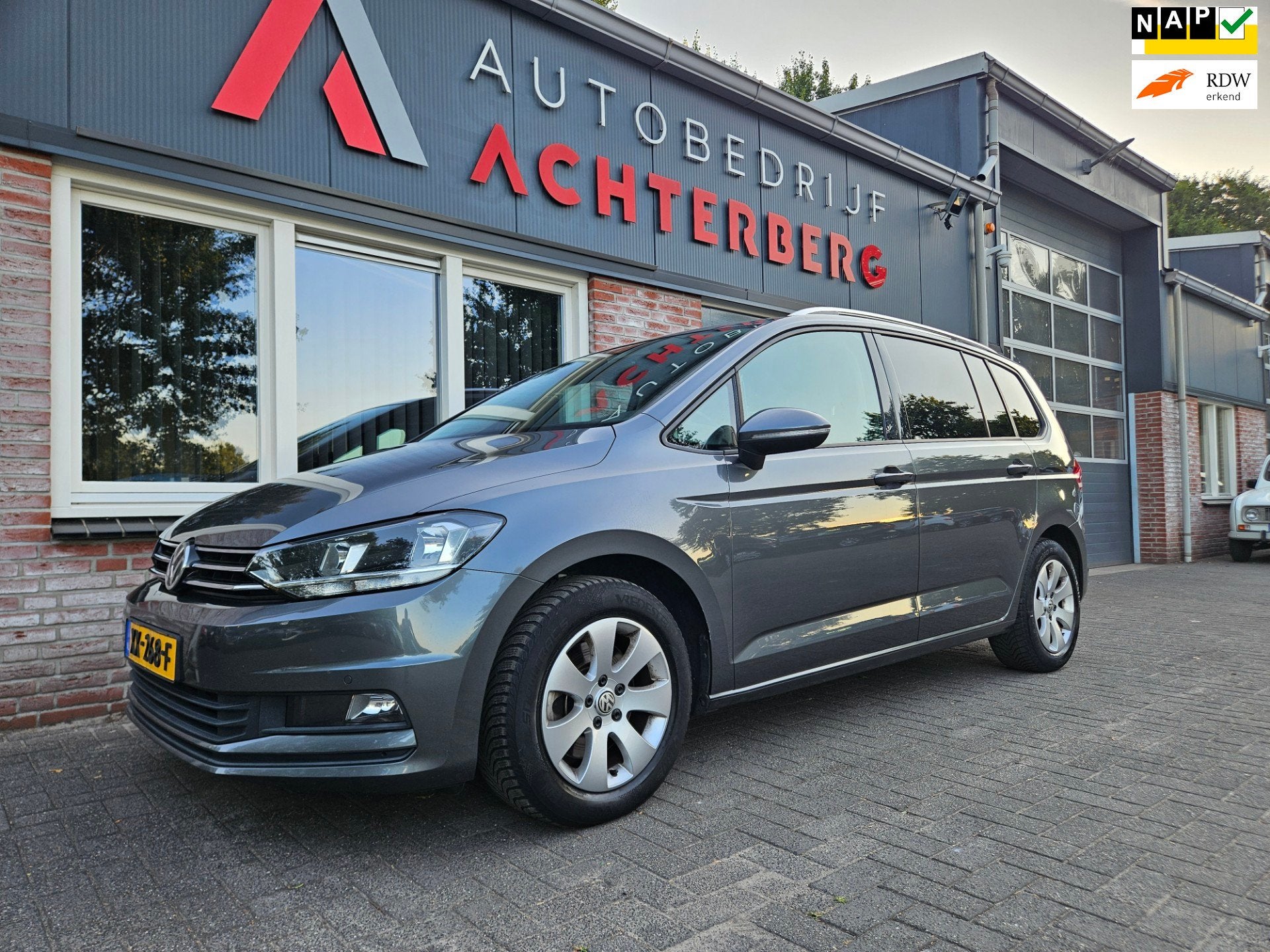 Volkswagen Touran 1.0 TSI Comfortline Business Carplay! Trek, 730 kg, Gebruikt, Euro 6, Automatische klimaatregeling