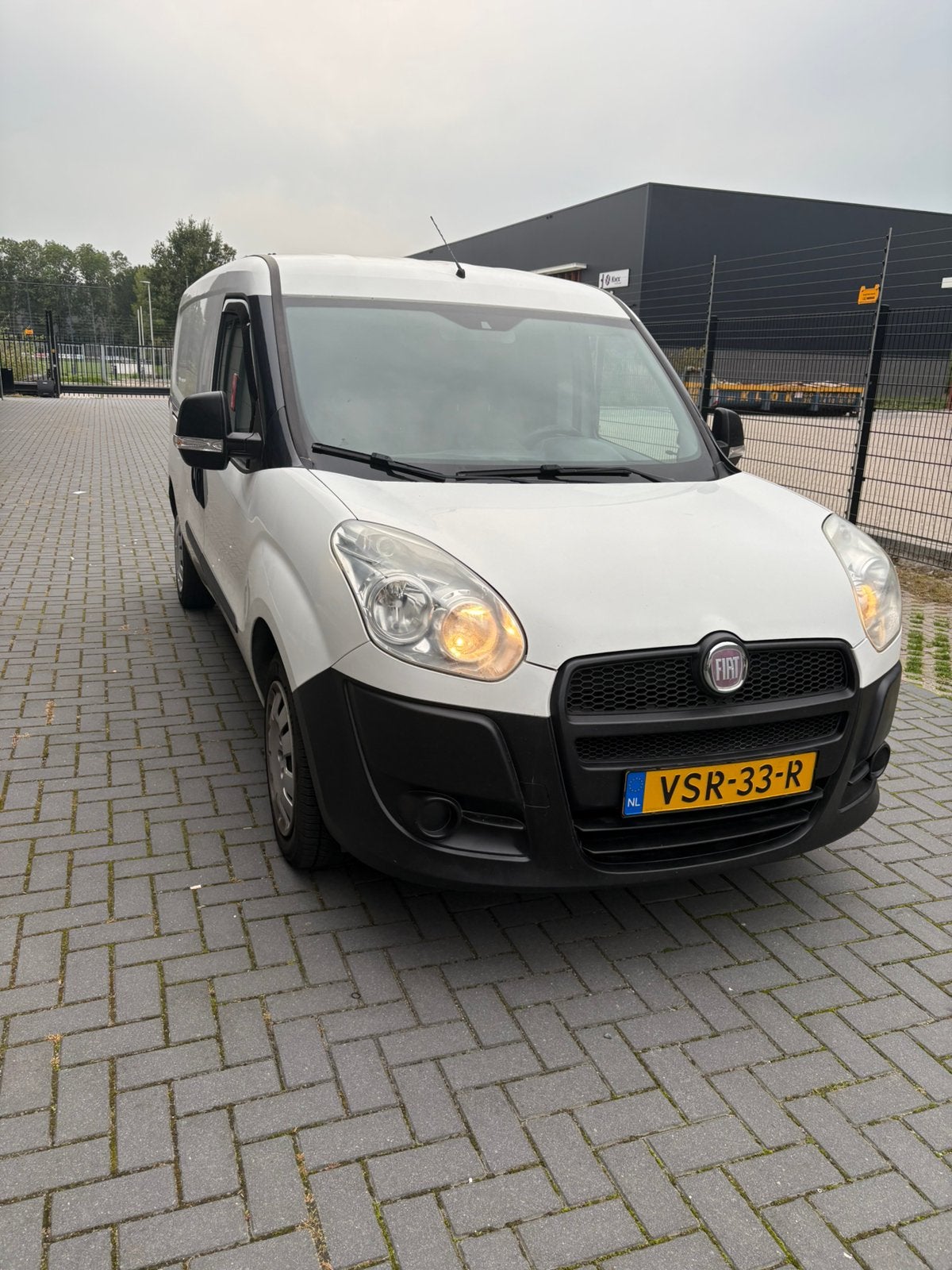 Fiat Doblò Cargo Maxi L2 (benzine), Voorwielaandrijving, Zwart, 95 pk, Overige bekleding