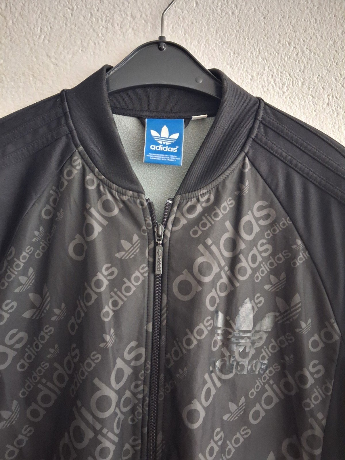 Adidas Zwart Bomberjack met Logo Print - Maat XL, Zwart, Maat 56/58 (XL), Ophalen of Verzenden, Zo goed als nieuw