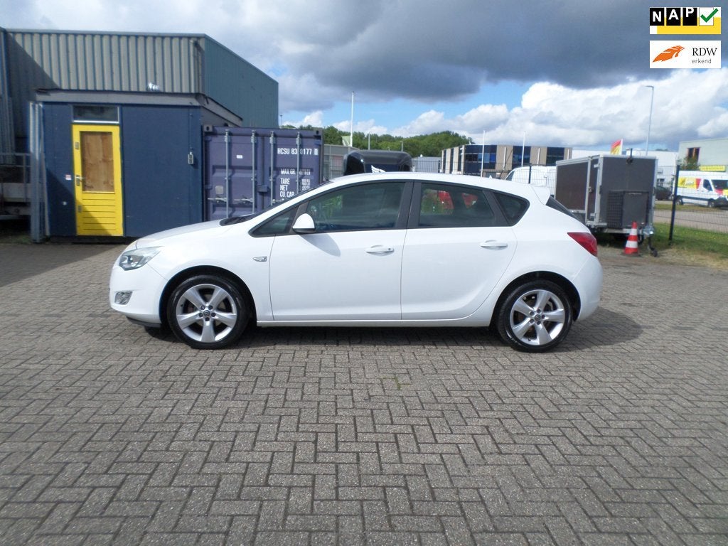 Opel Astra 1.6 Edition, Auto's, Voorwielaandrijving, Euro 5, 680 kg, 4 cilinders