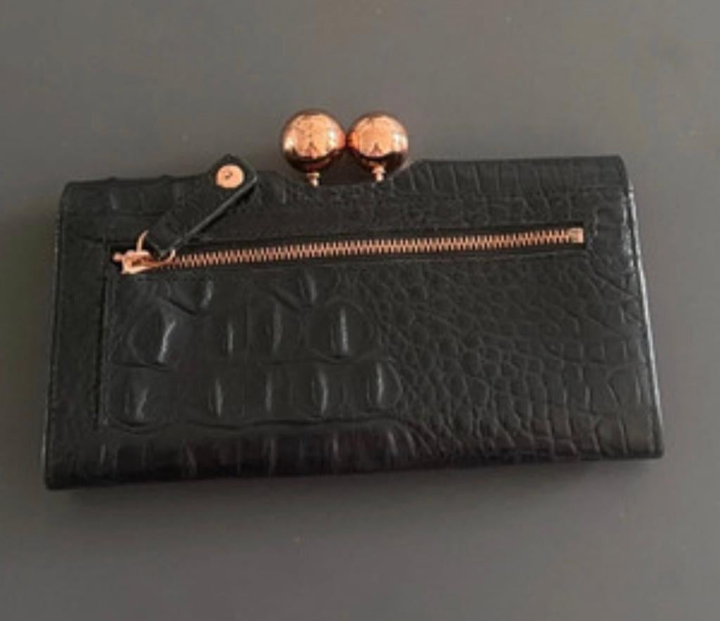 Zwarte portemonnee met krokodillenprint en knipsluiting, Sieraden, Tassen en Uiterlijk, Portemonnees, Overige merken, Gebruikt