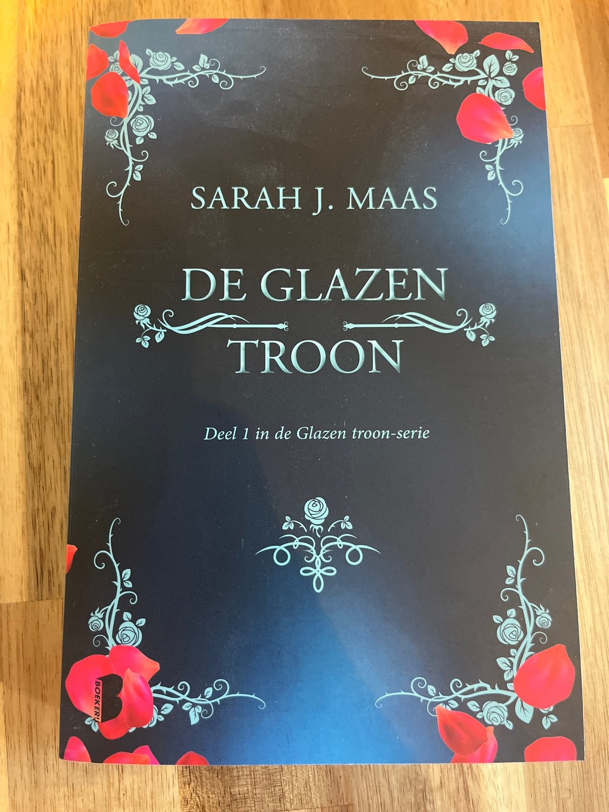 De Glazen Troon - Sarah J. Maas (Deel 1), Boeken, Ophalen of Verzenden, Gelezen