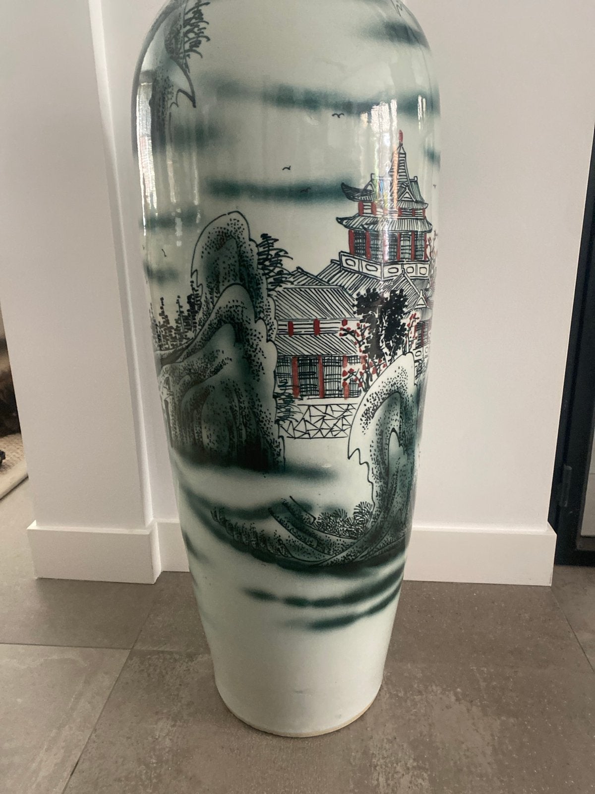 Grote Chinese vloervaas met landschap decor, Ophalen of Verzenden, Zo goed als nieuw