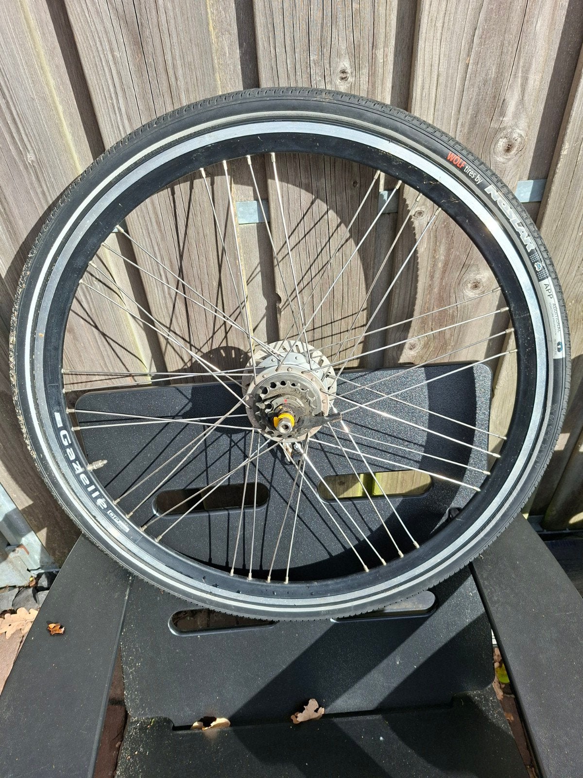 Goedwerkend achterwiel 28 inch met 8 Nexus versnellingen., Elektrische fiets, Zo goed als nieuw, Aluminium, Gazelle