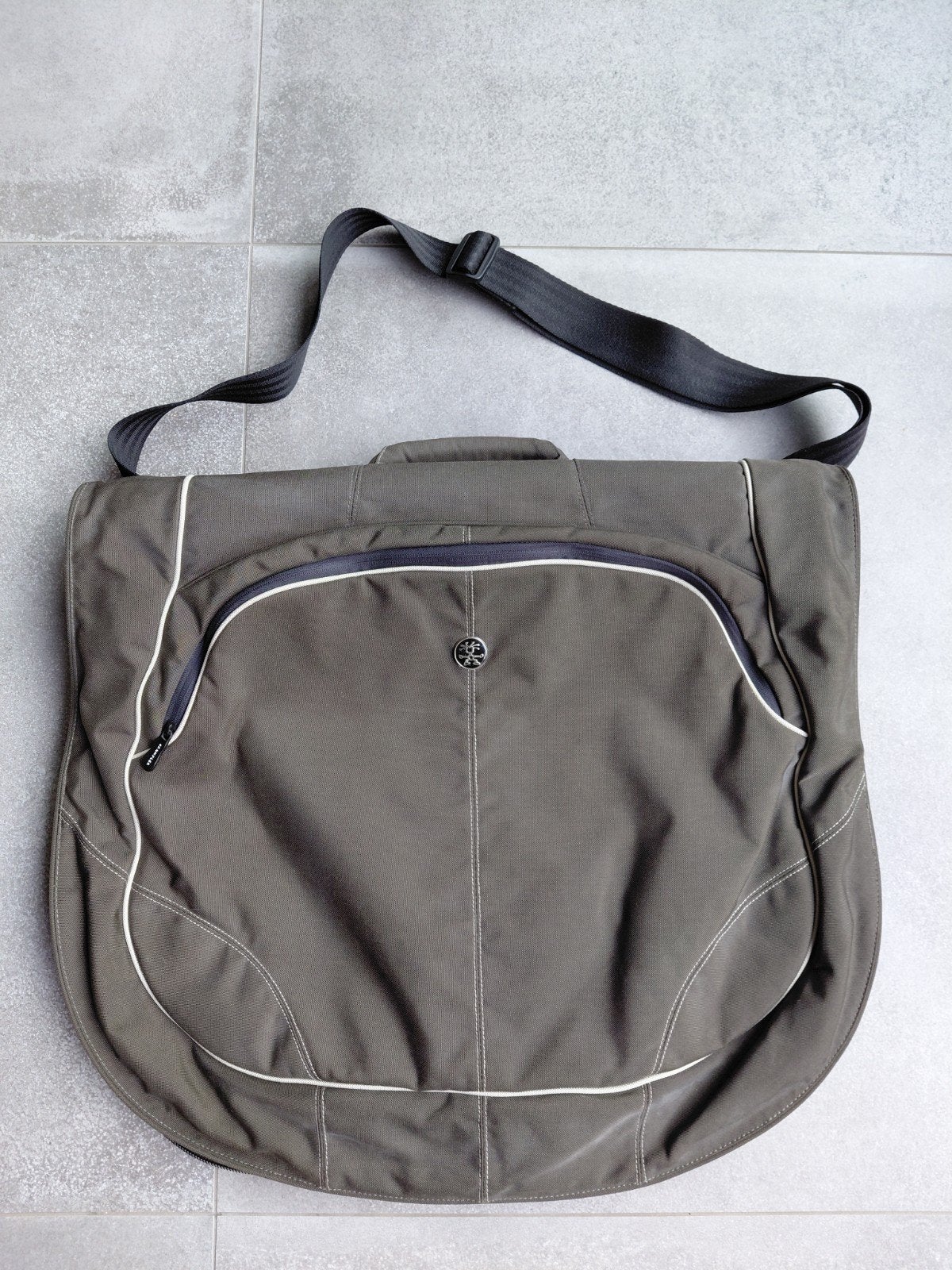 Kostuumtas merk Crumpler voor kreukvrij vervoer, 30 cm of meer, Zo goed als nieuw, 75 cm of meer, Groen