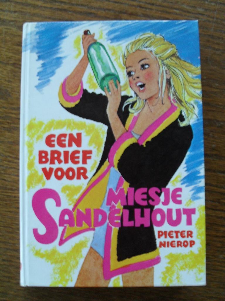Een brief voor miesje sandelhout pieter nierop, Boeken, Ophalen of Verzenden, Gelezen