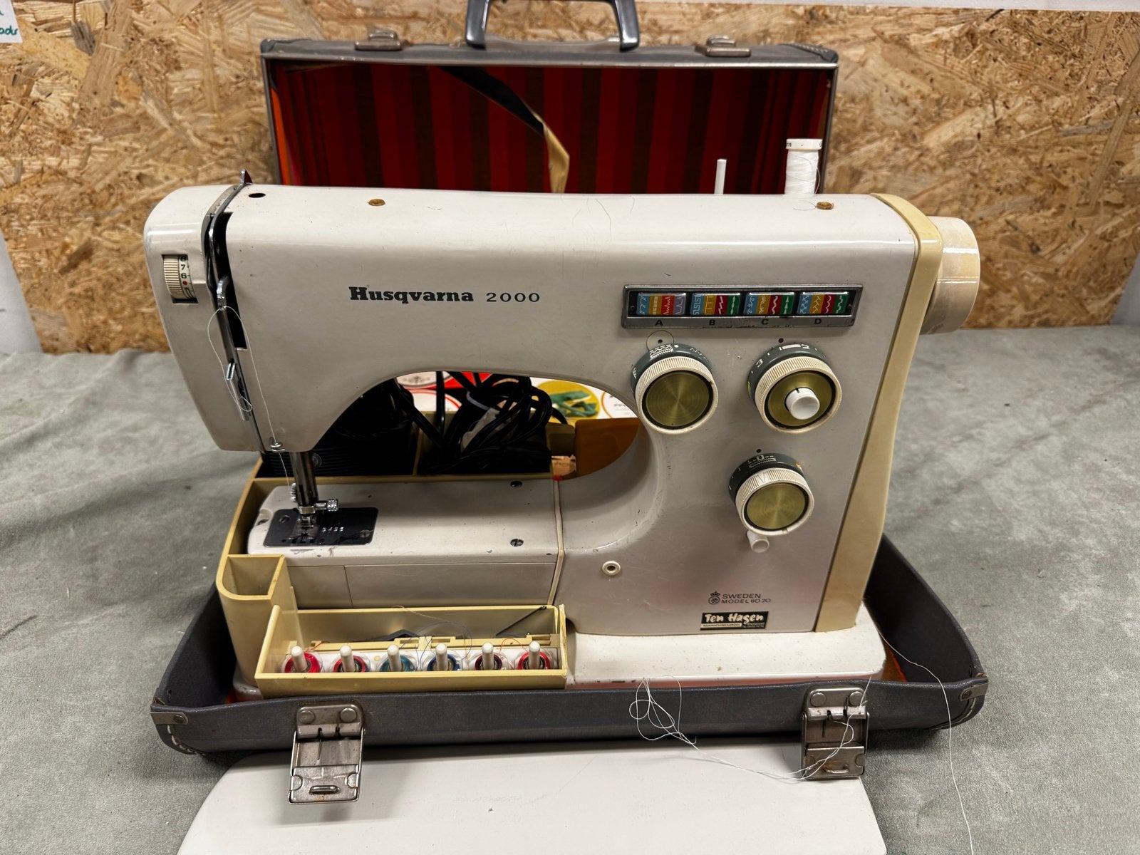 Vintage Husqvarna 2000 Naaimachine (Model 6020)  ReK4, Hobby en Vrije tijd, Gebruikt, Ophalen of Verzenden, Naaimachine, X