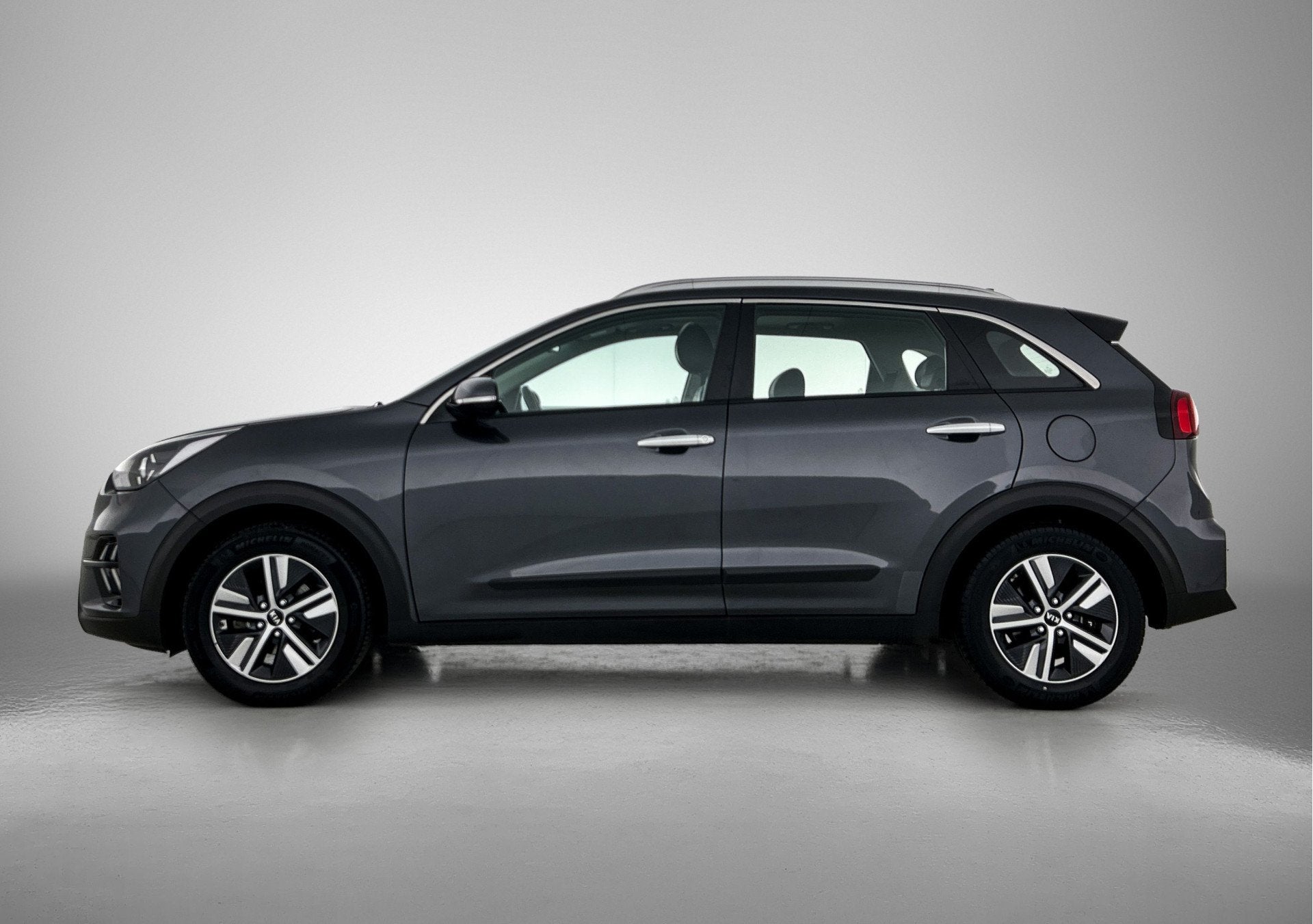 Kia Niro 1.6 GDi Hybrid DynamicLine | Trekhaak | Schuifdak |, Auto's, Kia, 12 maanden, Gebruikt, Zwart, Leder en Stof