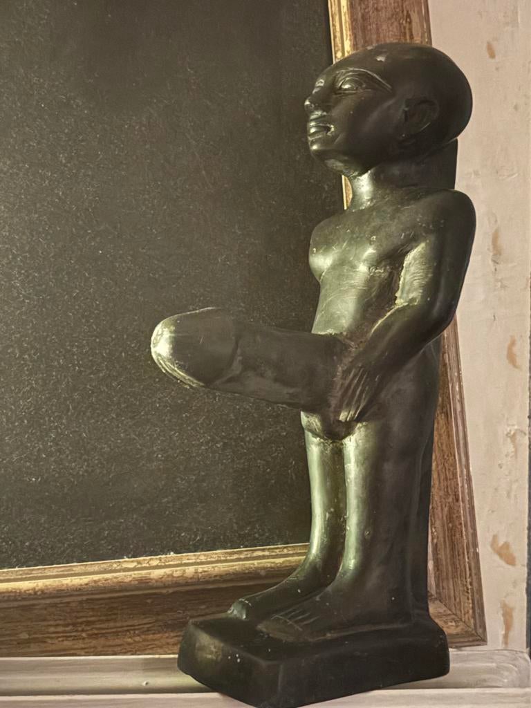 Antiek Egyptisch beeld van vruchtbaarheidsgod, Ophalen of Verzenden, Gepatineerd, Beeld, Afrika
