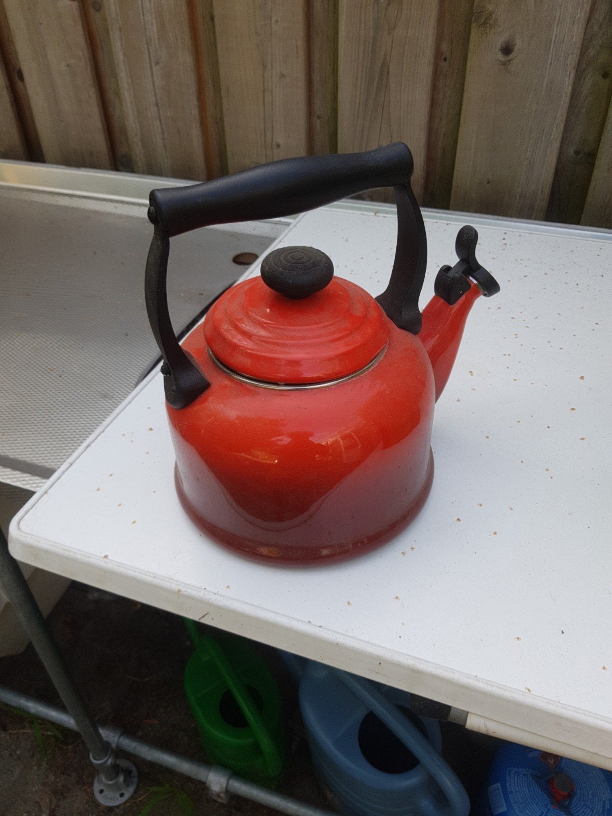 le creuset fluitketel, Ophalen