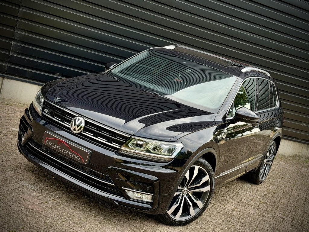 Volkswagen Tiguan 2.0 TSI 4MOT 3x R-LINE PANO|VIRTUAL|MEMORY, Auto's, Volkswagen, Gebruikt, 4 cilinders, Zwart, Bedrijf