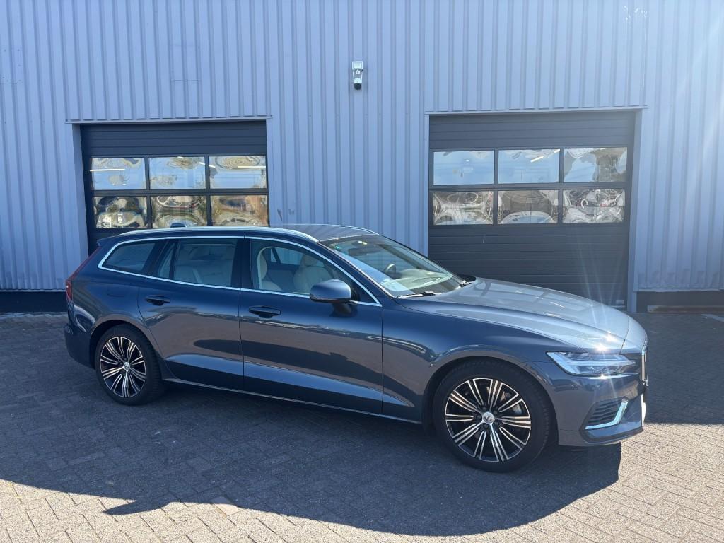 Volvo V60 2.0 T8 AWD Recharge Inscription Expression All-in, Gebruikt, Bluetooth, 4 cilinders, Blauw