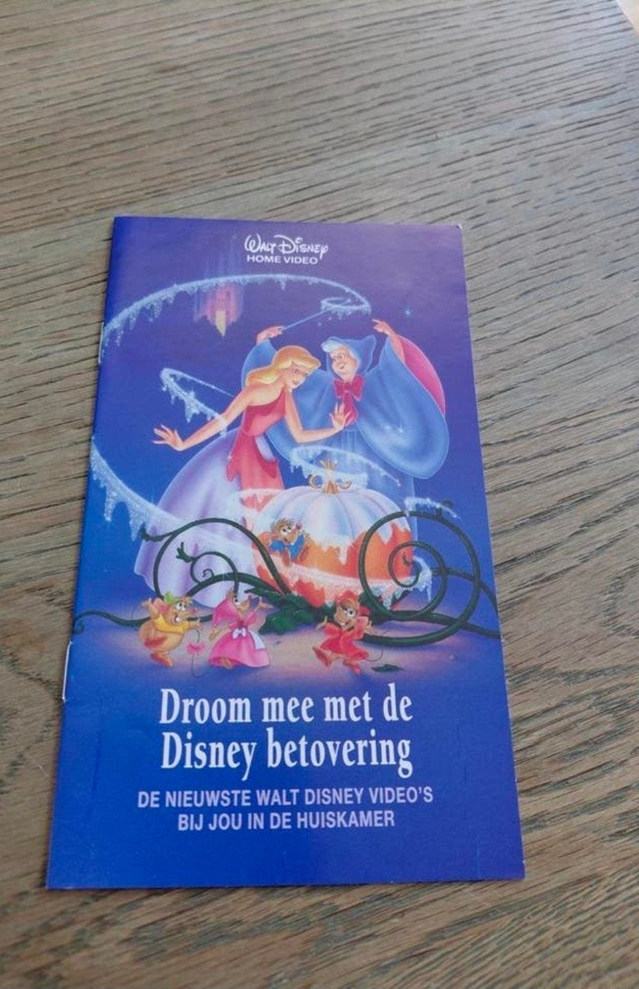 Disney video boekje informatie en prijzen nieuwe banden., Verzamelen, Disney, Ophalen of Verzenden, Overige figuren, Zo goed als nieuw