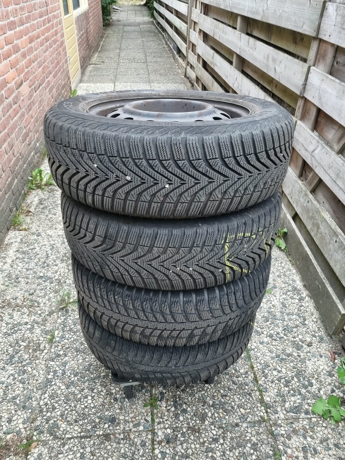 hyundai IX20 WInterbanden met velg 195/65R15, Ophalen