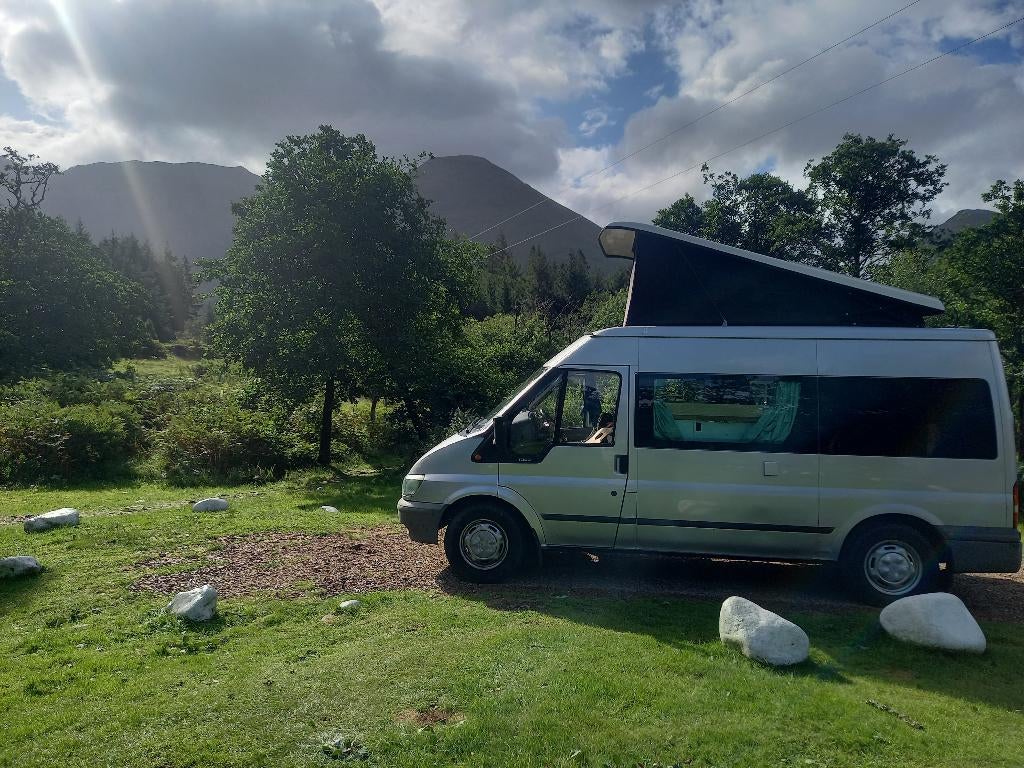 Ford Transit benzine buscamper met lage kilometerstand!, Caravans en Kamperen, Campers, Buscamper of Camperbus, Ford, Handgeschakeld