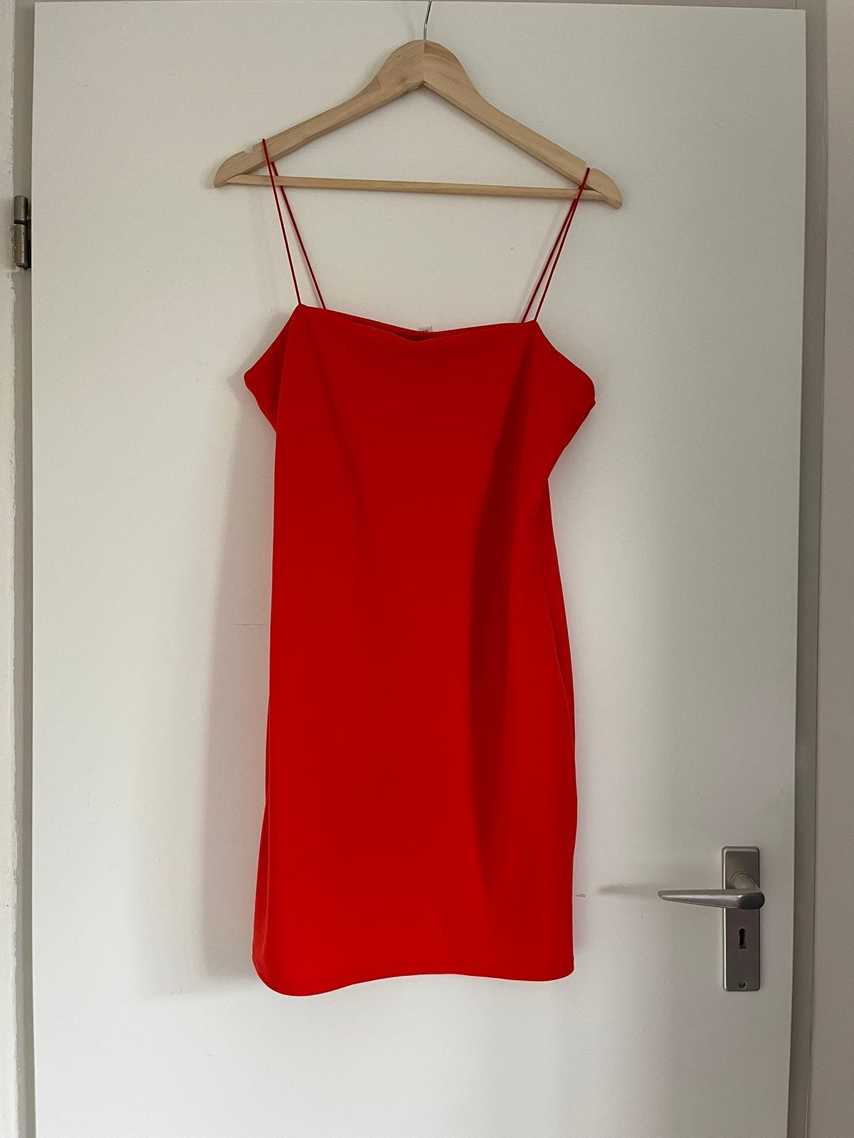 Felrode strappy bodyconjurk spaghettibandjes, maat 40/L H&M, Maat 38/40 (M), Ophalen of Verzenden, Zo goed als nieuw, Knielengte