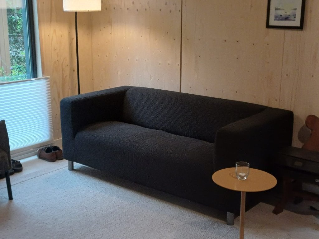 Prachtige, nieuwe IKEA KLIPPAN tweezitsbank zwart., Ophalen, Hout, 150 tot 200 cm, 75 tot 100 cm