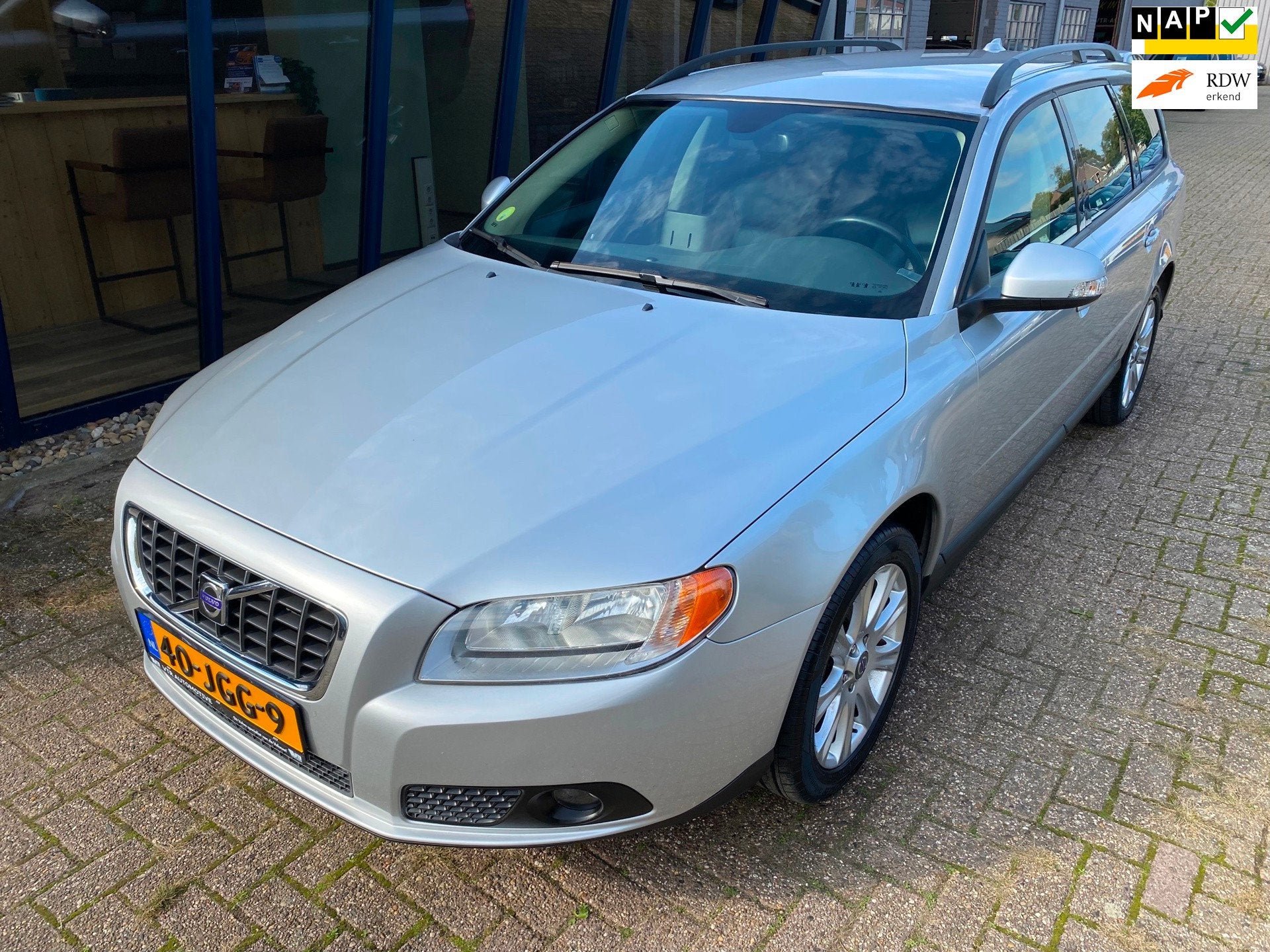 Volvo V70 2.0 Kinetic LEER / NAVI / YOUNGTIMER, Auto's, Gebruikt, Zwart, Handgeschakeld, Euro 4