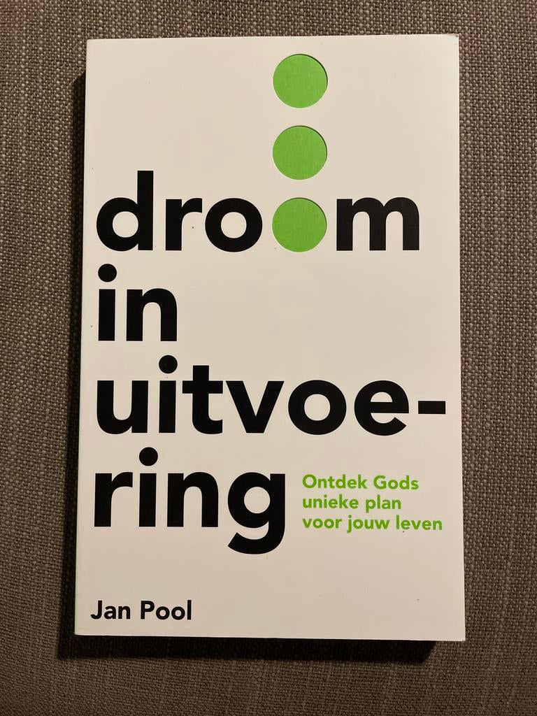 Jan Pool - Droom in uitvoering, Boeken, Jan Pool, Christendom | Protestants, Ophalen of Verzenden, Zo goed als nieuw