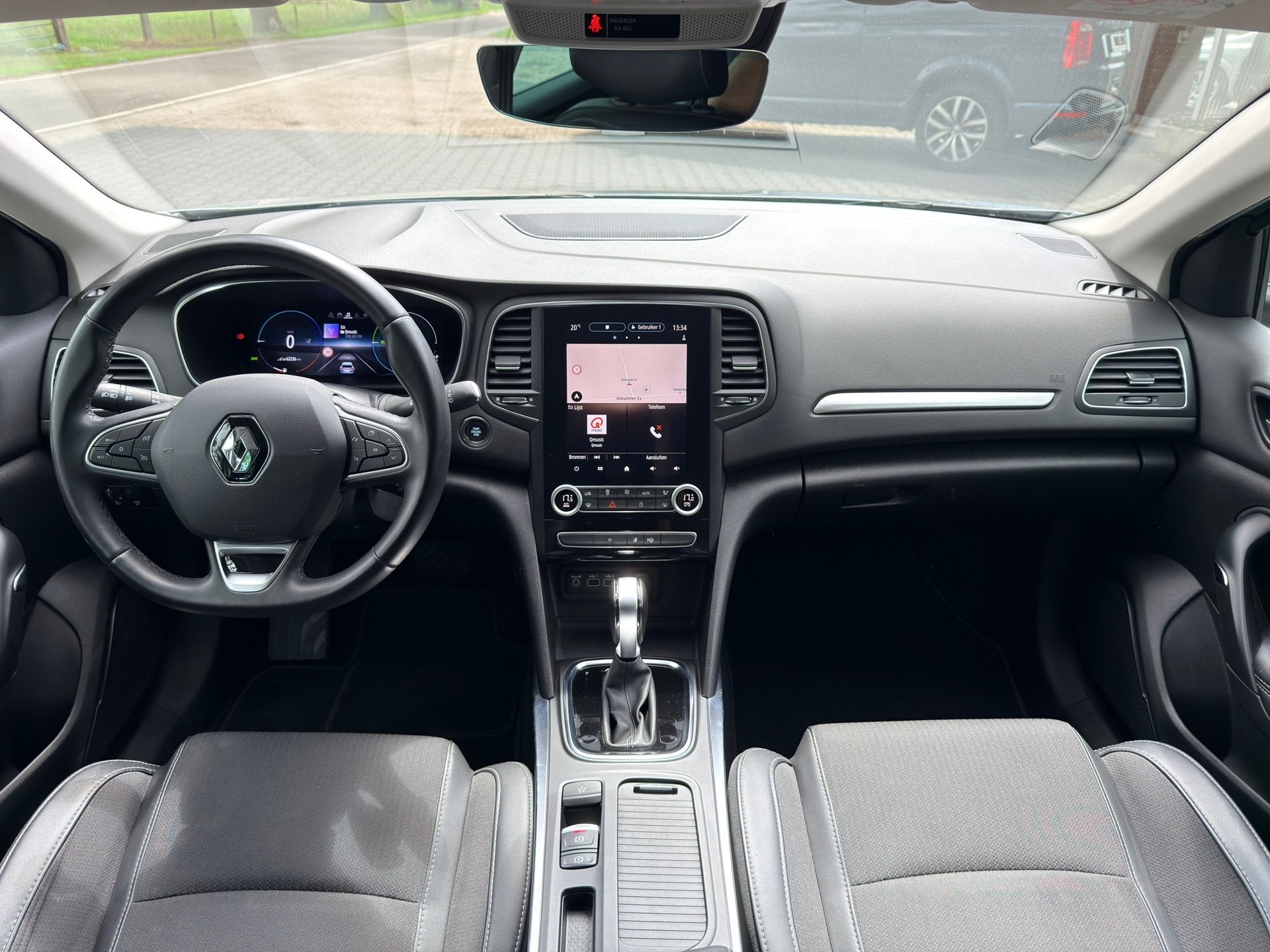 Renault Mégane Estate 1.6 E-Tech Groot Scherm! Plug-In Hybr, Auto's, Renault, 77 km/l, Gebruikt, 4 cilinders, Leder en Stof