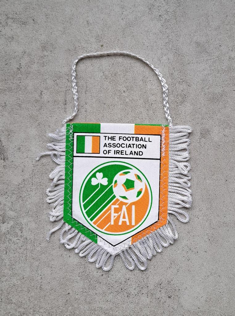 vaantje Ierland, Verzamelen, Ophalen of Verzenden, Zo goed als nieuw, Buitenlandse clubs, Vaantje of Sjaal
