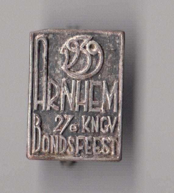 Arnhem Bondsfeest KNGV 1939 broche, Verzamelen, Gebruikt, Niet vindbaar, Niet vindbaar, Speldje of Pin