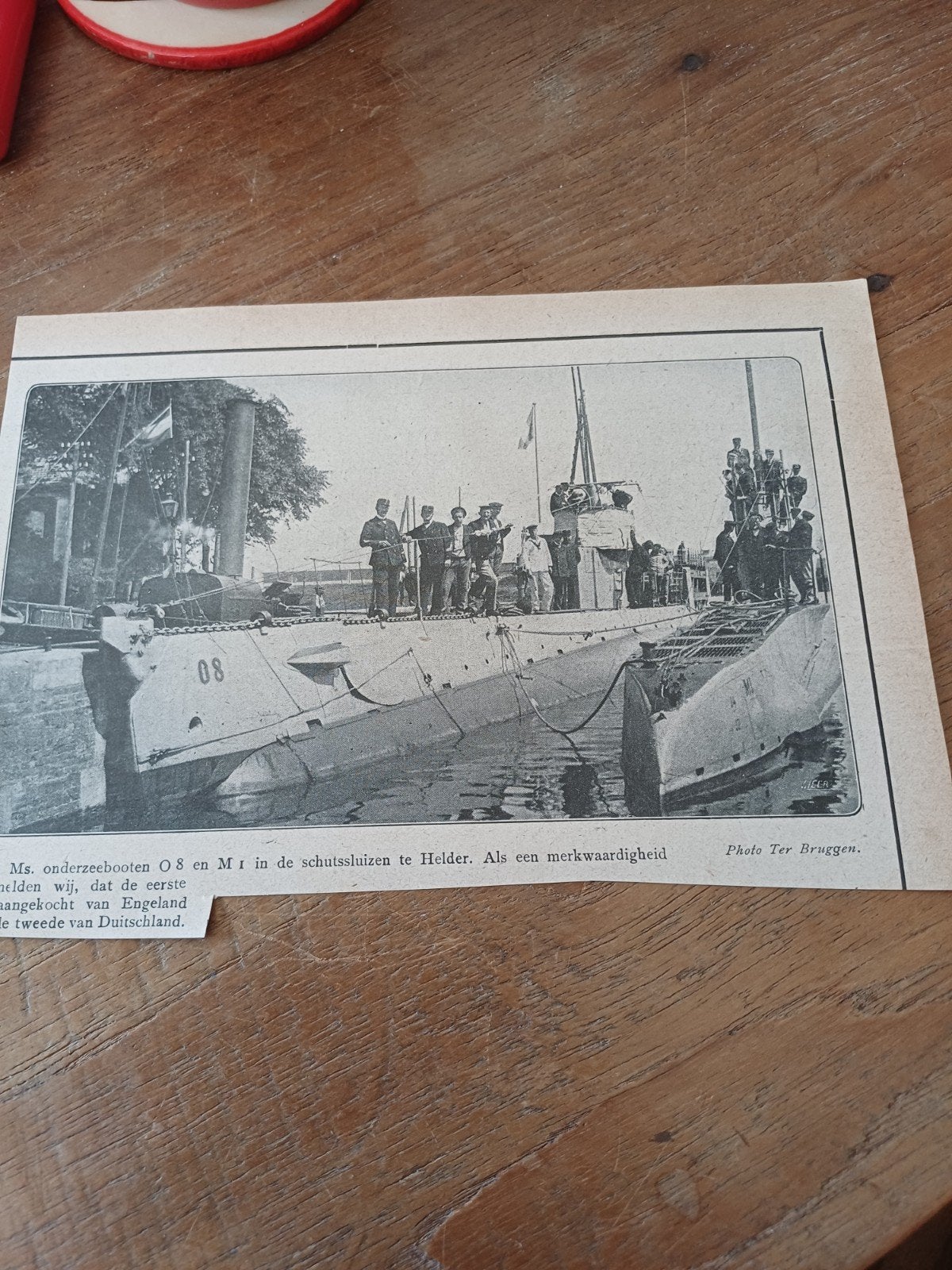 knipsel onderzeeër O 8 en M 1 schutsluis Den Helder 1921, Verzamelen, Ophalen of Verzenden, Zo goed als nieuw, Kaart, Foto of Prent