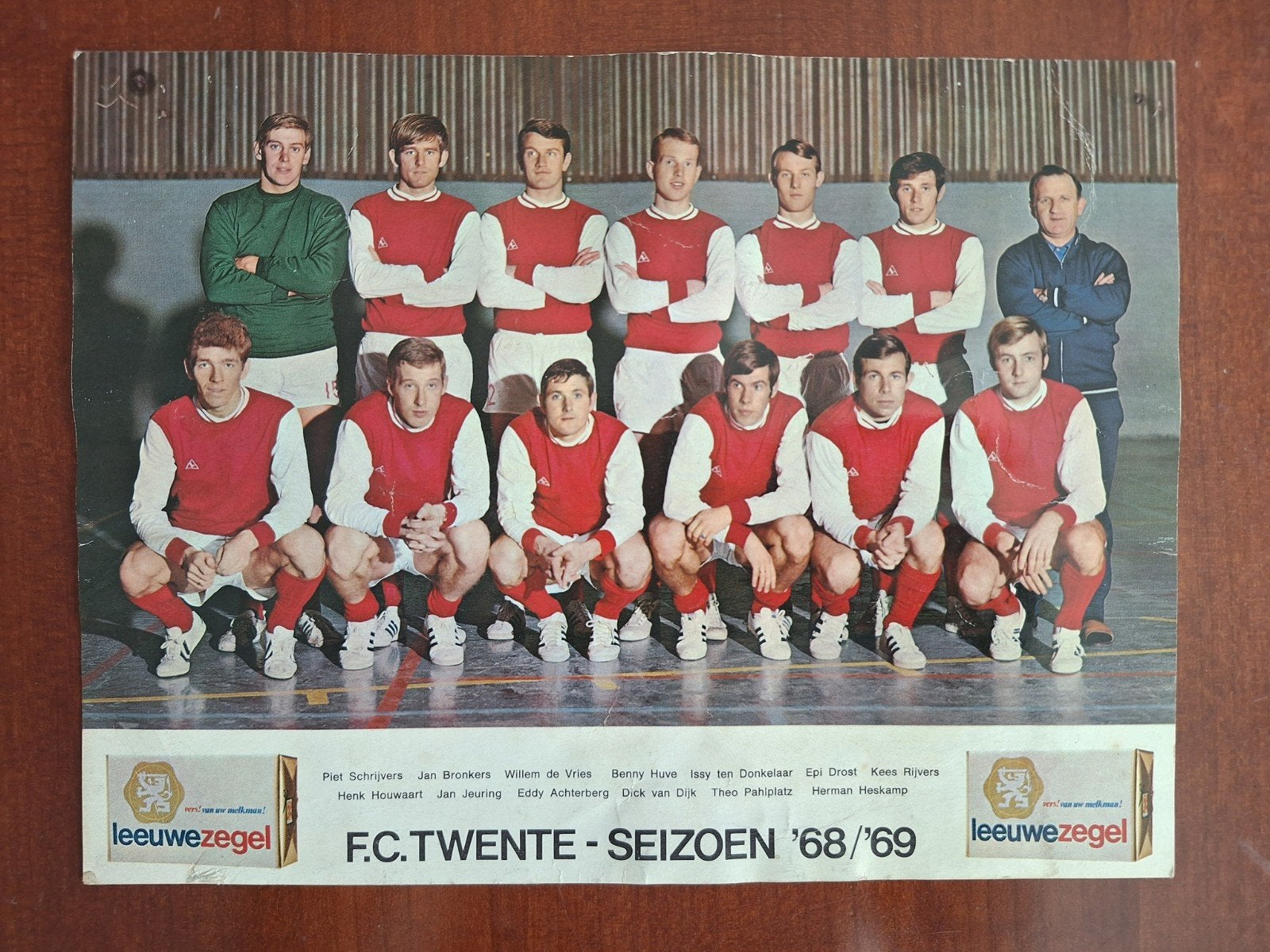 FC Twente Seizoen 1968-69 Teamfoto Leeuwezegel, Verzenden, Gebruikt, F.C. Twente, Poster, Plaatje of Sticker