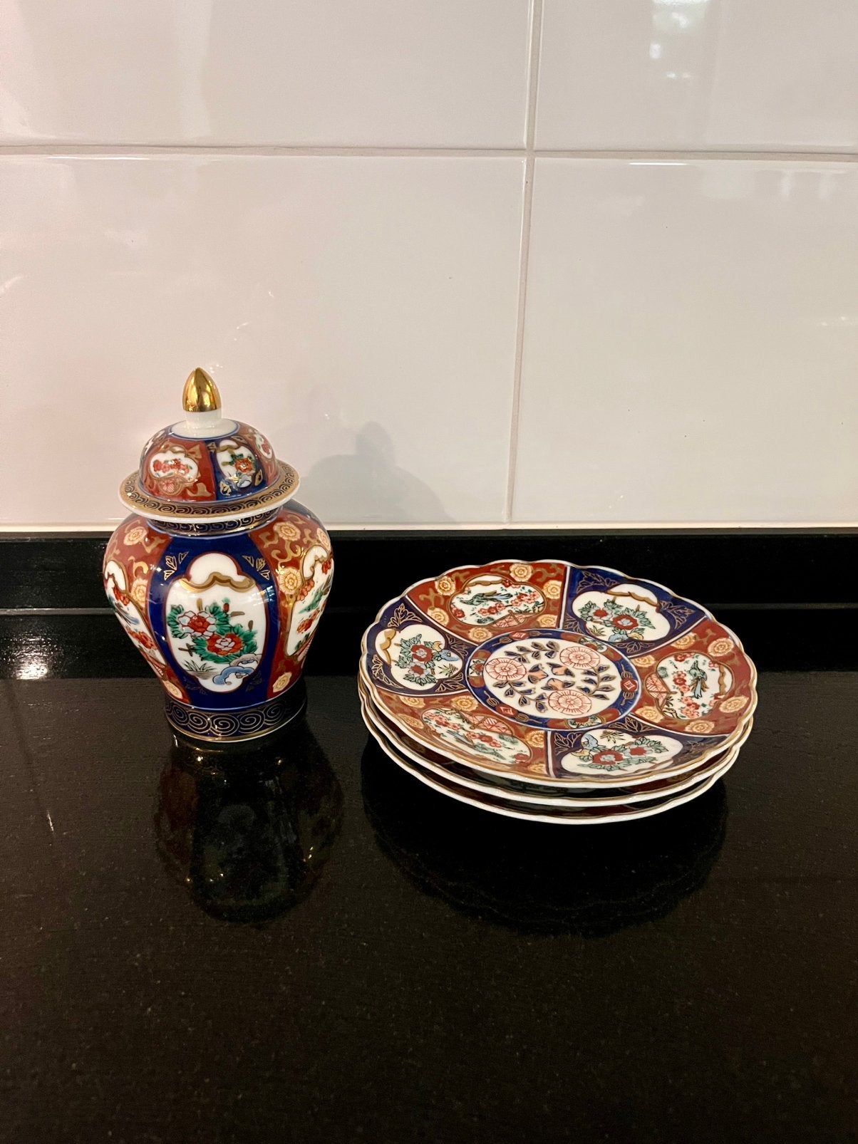 Porselein van Gold Imari || 1 gemberpot || 3 bordjes, Ophalen