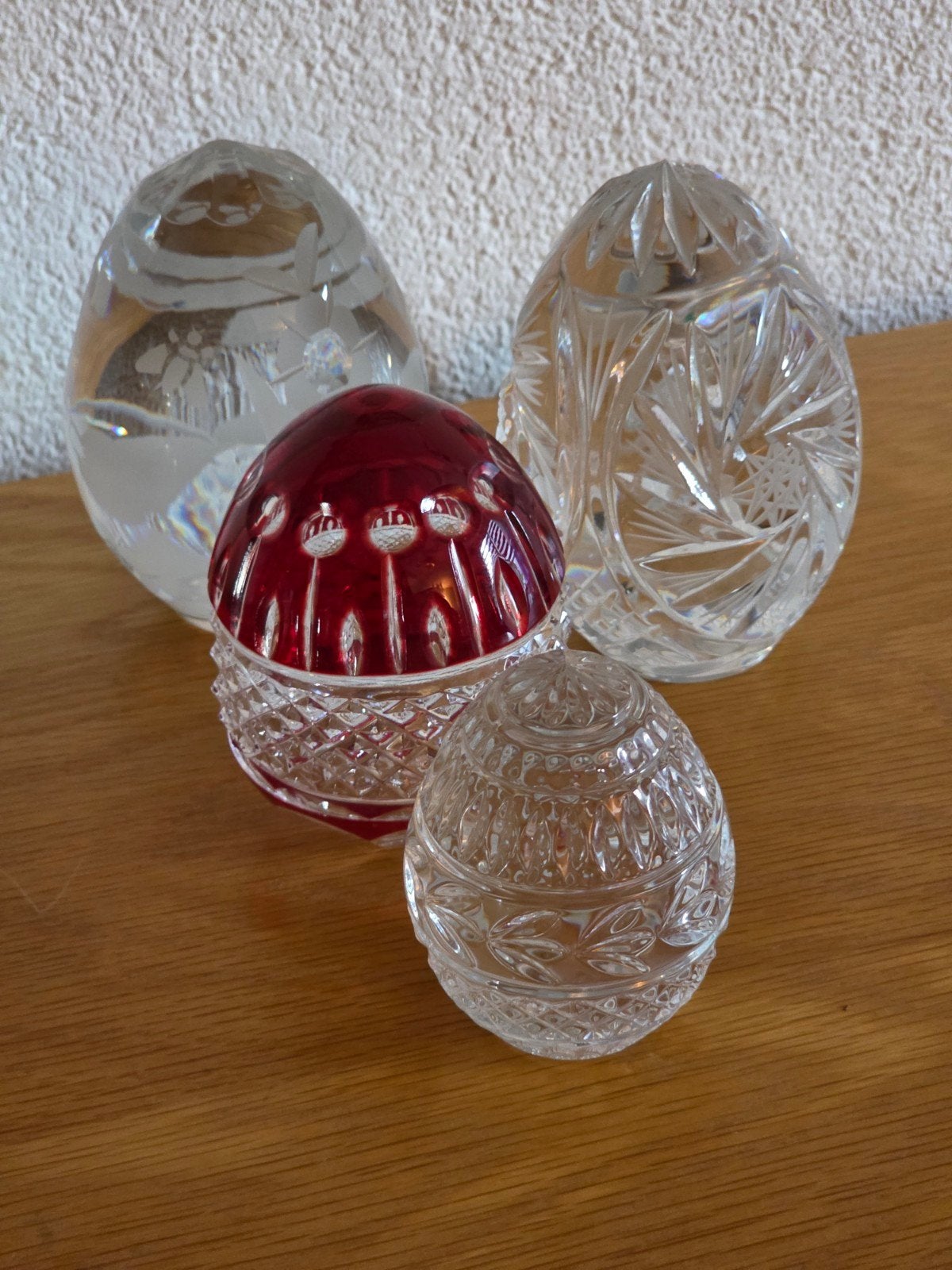 4 Glazen Eieren met Prachtige Graveerdecoraties, Ophalen of Verzenden