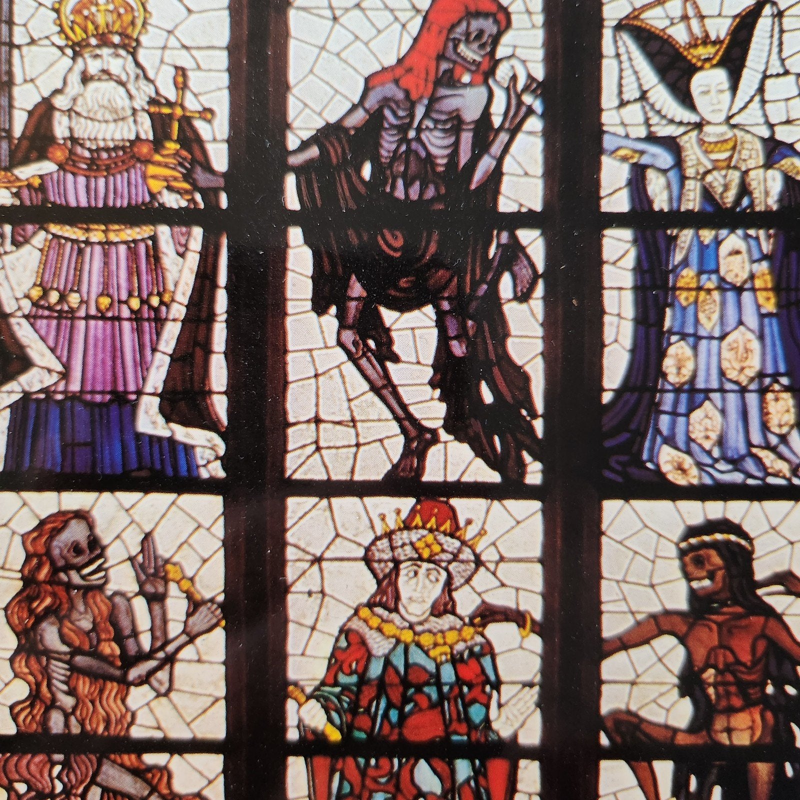 Ansichtkaart Glas-in-lood Lübeck Totentanzfenster, Verzenden, 1980 tot heden, Ongelopen, Cultuur en Media