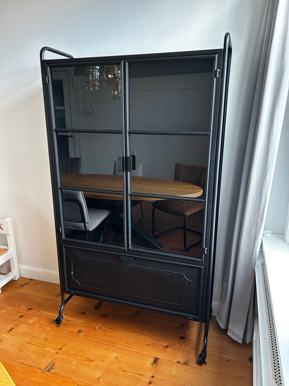 Zwart metalen vitrinekast, Ophalen, Gebruikt, 100 tot 150 cm, Metaal